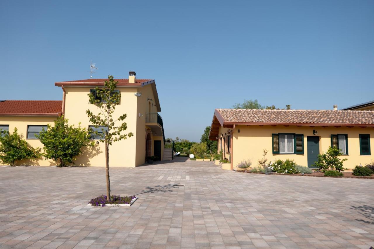 Agriturismo Casa Chiara Latina Eksteriør billede