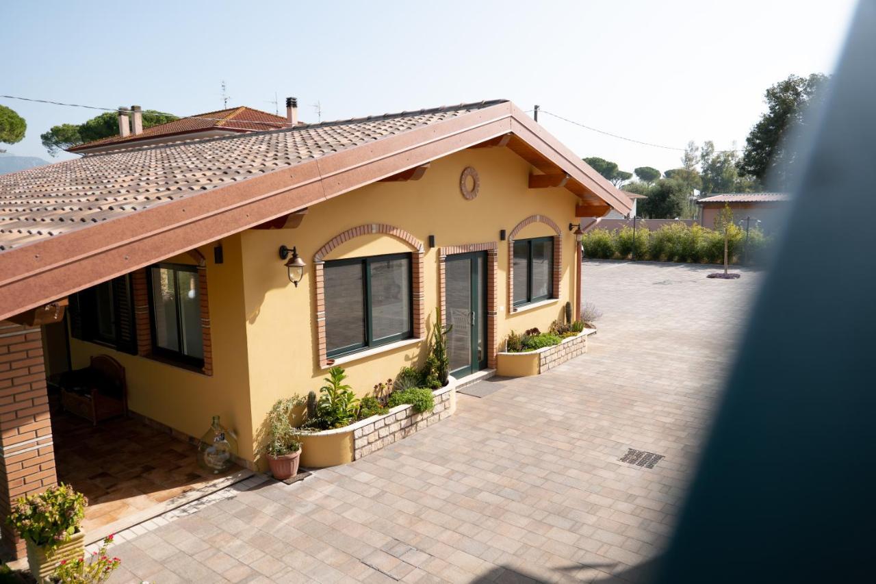Agriturismo Casa Chiara Latina Eksteriør billede